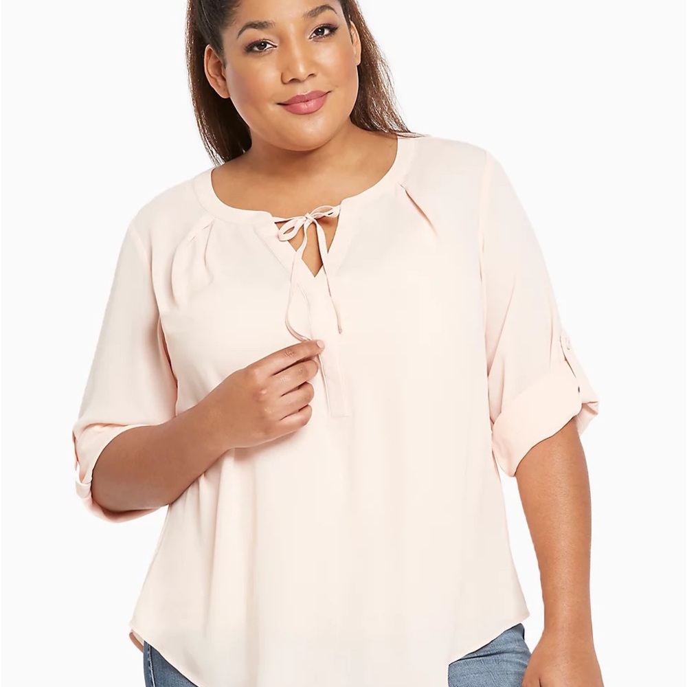 Torrid BLUSH GEORGETTE TIE NECK TOP- Size 5